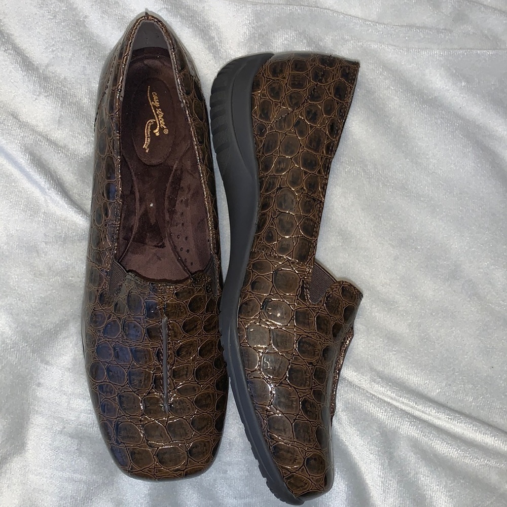 Easy street purpose brown crocodile print patent leather slip on loafers size 12